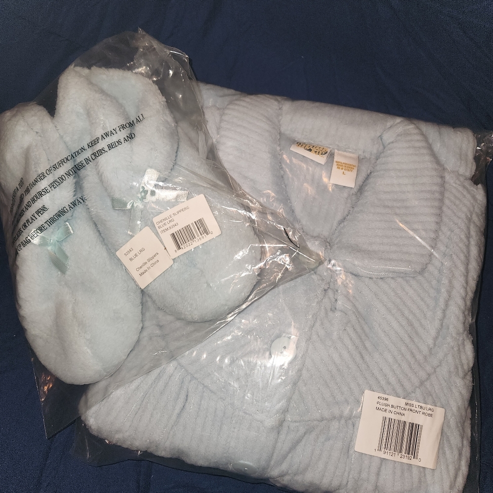 Brand new robe & slippers